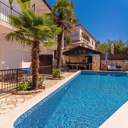 Cozy Apartment In Krk With Kitchen Крк Экстерьер фото