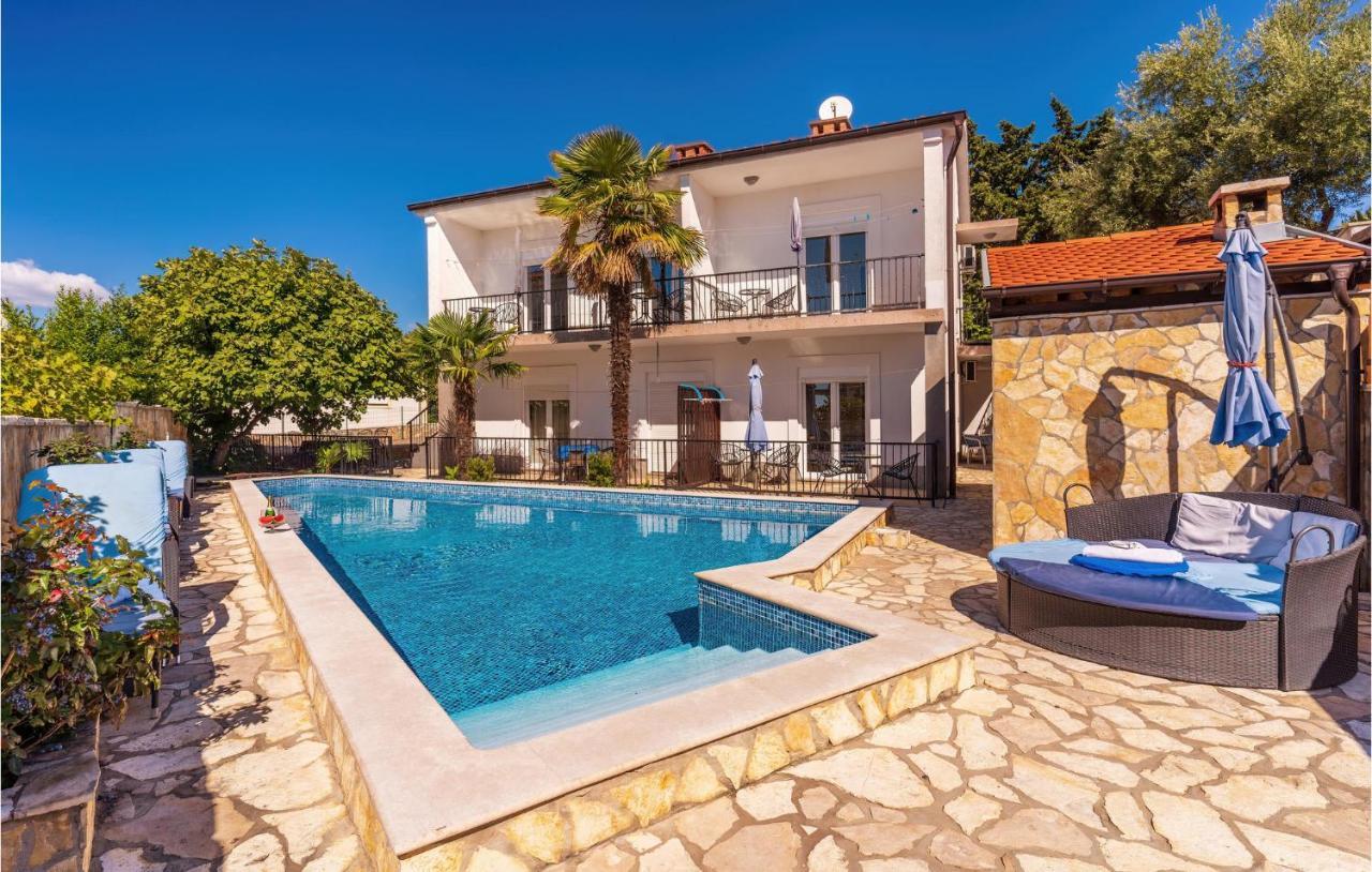 Cozy Apartment In Krk With Kitchen Крк Экстерьер фото