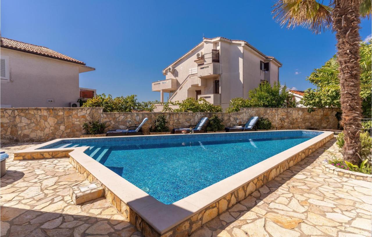Cozy Apartment In Krk With Kitchen Крк Экстерьер фото