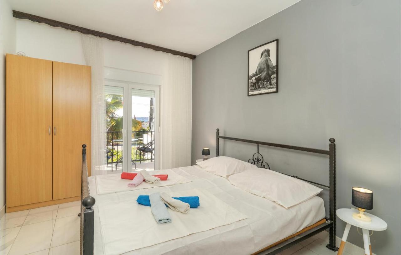 Cozy Apartment In Krk With Kitchen Крк Экстерьер фото