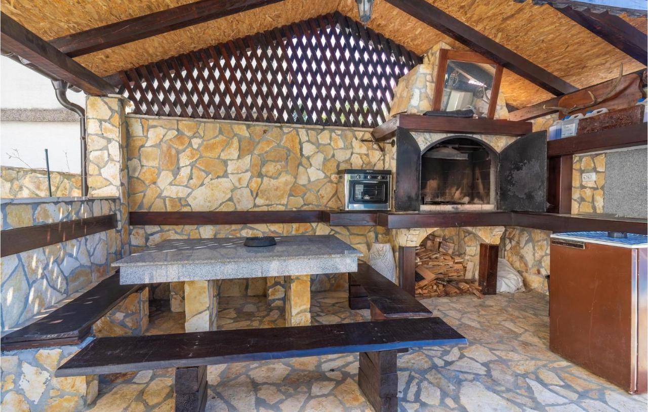 Cozy Apartment In Krk With Kitchen Крк Экстерьер фото